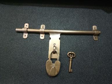 Brass door lock Item Code W032MR2 size long 100 mm.plate 25 x 100 mm. total wide 100 mm.