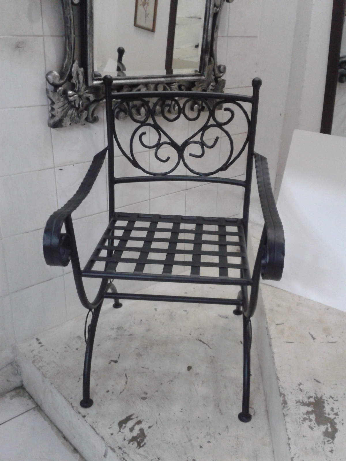 Iron arm chair code IRAC001 size 