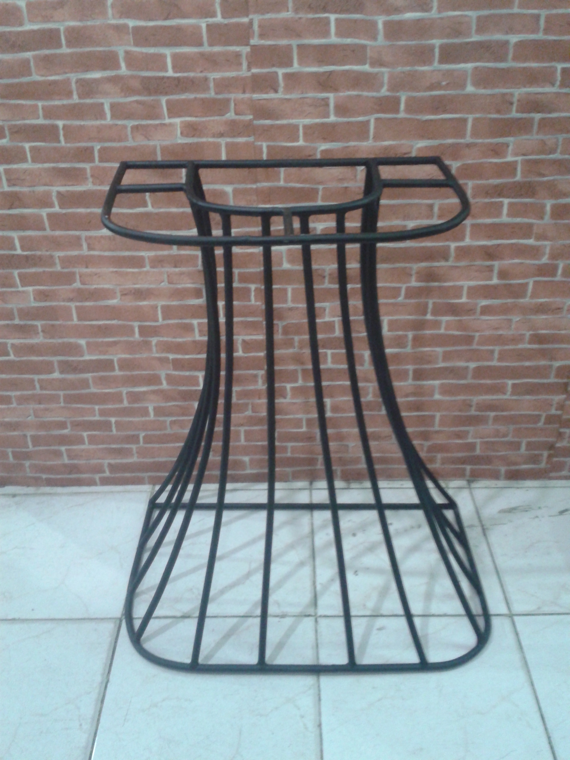 Iron stand IRA001A size high 65 cm.Top wide 29.7 x 45.3 cm.