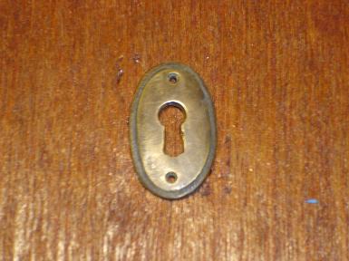 Keyhole Plate Brass Item Code R.050 size 36 x 22 mm.