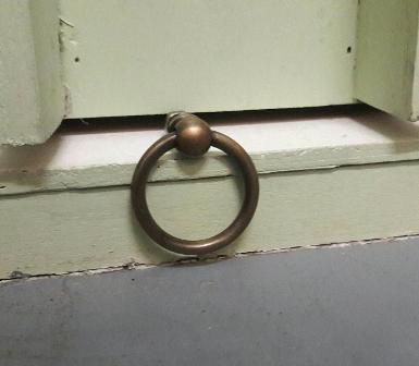 Brass handle Item code P.031 size ring 44 mm. Thickness 5 mm.