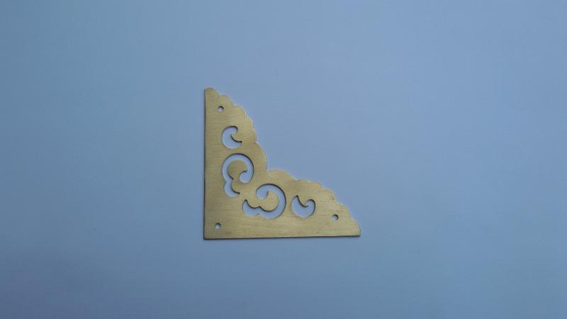 Corner brass Code MPL50 size 5.5 x 5.5 cm.