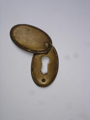 Keyhole Plate Brass Item Code R.151 size 36 x 22 mm.