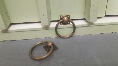 Brass handle Item Code P.090SM size 33 x 33 mm. ring 67 mm.