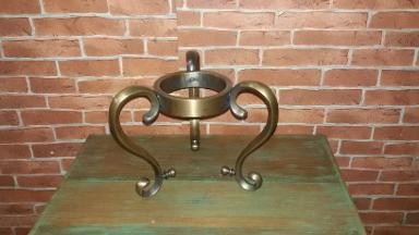 Brass stand for show Item code BST004 size high 17 cm.