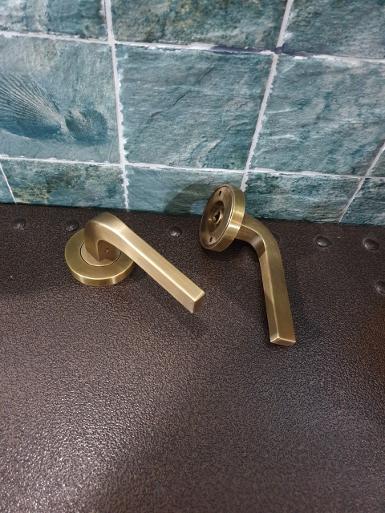 ฺBrass knob Item Code QMR65S size wide 60 mm.H 65 mm.long 120 mm. Thick 10mm. leg 19x19mm lon