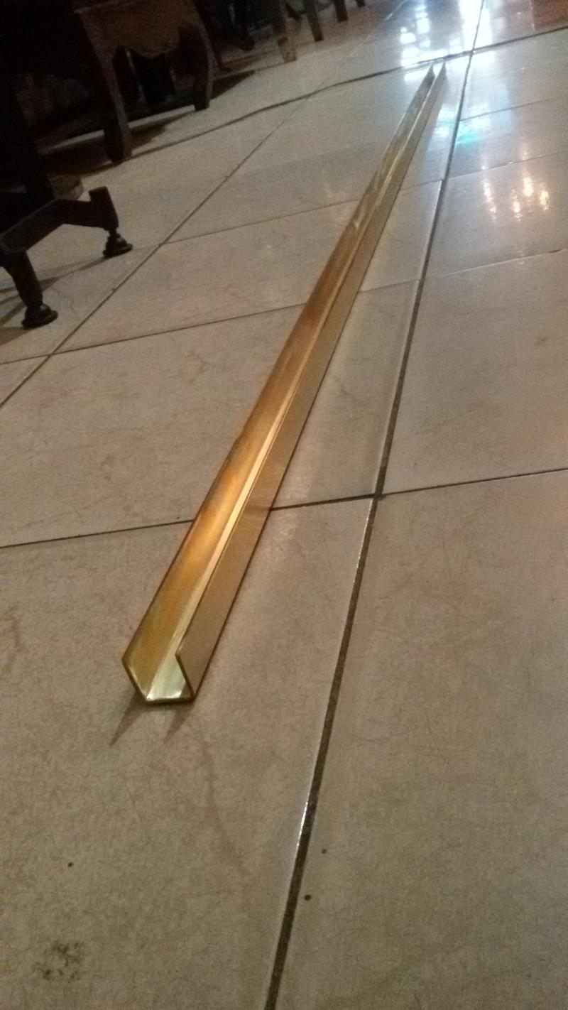 Brass rail Item Code US.018 size 25 x 25 mm. Long 240 cm. Thickness 2 mm.